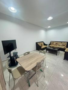 a living room with a table and a couch at Chez Brahim in Ariana