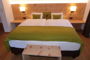Postel nebo postele na pokoji v ubytování Wellnesshotel Liun