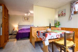 a bedroom with a table and a bed at Chambre d'hôte La Châtelaine in Walbach