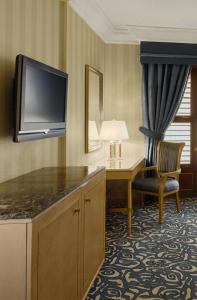 TV a/nebo společenská místnost v ubytování Makkah Hotel