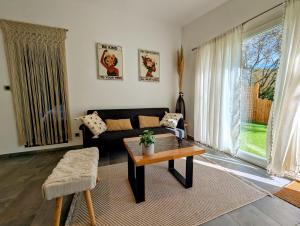 a living room with a couch and a table at Les Nuits Nordiques in Bras