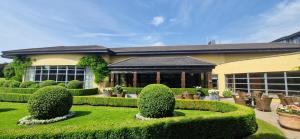 a garden with bushes and hedges in front of a building at Mullingar Park Hotel in Mullingar