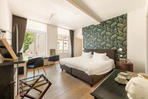 a bedroom with a bed and a living room at B&B Huyze Weyne in Bruges