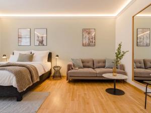 a bedroom with a bed and a couch at Limehome Dresden Wallstraße - Digital Access in Dresden