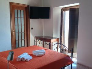 a room with a bed with two towels on it at Il Castello in Viggiano