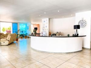 a lobby with a counter and a living room at Hotel Four20 Zensi - Meta in Lejanías +48 photos