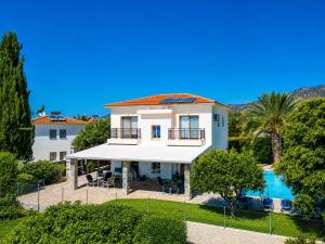 an aerial view of a house with a pool at Argaka Sunset Villa in Argaka