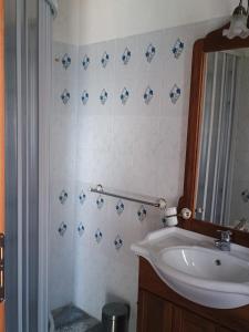 a bathroom with a sink and a mirror at Il Castello in Viggiano