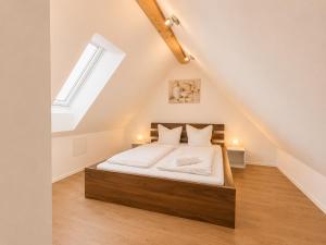 a bedroom with a bed in a attic at Dill Apartment Pleinfeld am Brombachsee III in Pleinfeld