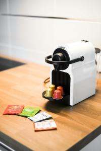 a toaster sitting on top of a wooden counter at T2 Cocon Prestige Lyonnais : Sécurité Commodités in Vénissieux