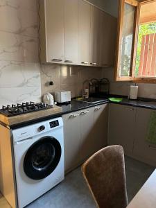 a kitchen with a washing machine and a stove at Chaki 2 in Ureki