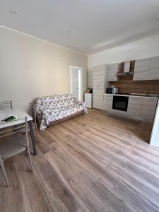 a bedroom with a bed and a wooden floor at Caruso'S House1 in Syracuse