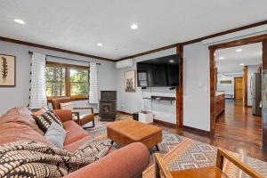 a living room with a couch and a flat screen tv at Tatanka Hideaway Hot Tub Pool Table Massive Space in Custer