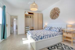 a bedroom with a bed with a blue and white comforter at Villa Brisa de Gairia in Antigua +36 photos