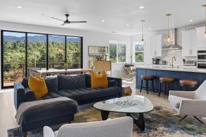 a living room with a couch and a table at Chardonnay Getaway in Glen Ellen