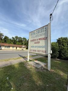 a sign for a hotel on the side of the road at Kings Suites Near Naval Base I-95 Kingsland in Kingsland