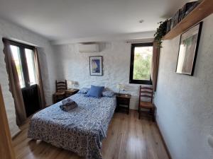 a bedroom with a bed with blue pillows on it at Jengina, muy centrico in Cadaqués