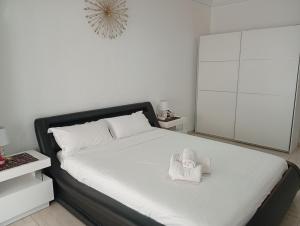 a bedroom with a bed with two towels on it at Alma Brizo Suites in Grao de Castellón