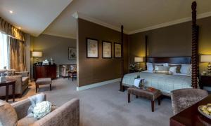 a bedroom with a bed and a living room at Mullingar Park Hotel in Mullingar +28 photos