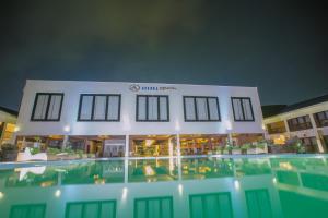 Bassein majutusasutuses Avenra Beach Hikkaduwa või selle lähedal