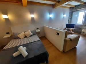 a bedroom with a bed and a couch in a room at Muelle Real in Mugardos
