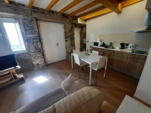 a living room with a couch and a table at Muelle Real in Mugardos