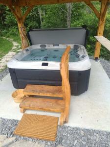 a hot tub sitting under a gazebo at Gîte de l'herboriste spa et vue sur la fjord in Sainte-Rose-du-Nord
