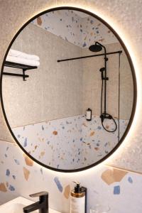a mirror over a sink in a bathroom at Hotel Evo in Witunia