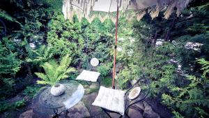 a patio with a table and chairs and plants at Vinoteegi Residents in Kuressaare