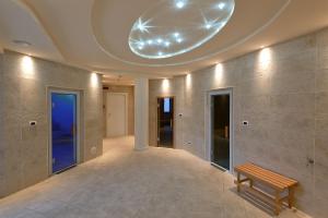 a hallway with a bench and a domed ceiling at Hotel Terme Marine Leopoldo II TERME & SPA in Marina di Grosseto