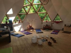 an attic room with a lot of yoga mats at Chakana Newen Refugio in San Clemente