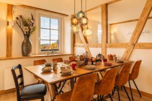 a dining room with a table and chairs at Harzlodge Lebenstraum in Braunlage