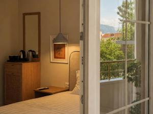 a bedroom with a bed with a view of a window at Hotel "Villa Niche" By Bratheim in Tirana