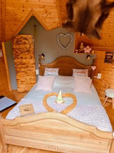 a bedroom with a bed with a heart drawn on it at Cabane Kota Désiré, bain nordique in Saint Die