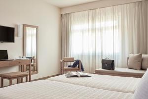 Ένα ή περισσότερα κρεβάτια σε δωμάτιο στο Civitel Esprit
