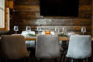 a table in a restaurant with chairs and wine glasses at Chalet Ruka Aurelius in Ruka