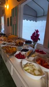 a buffet line with many different types of food at Pousada jade in Pirenópolis