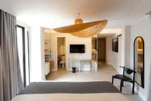a bedroom with a bed and a living room at Tintto Hotel in Fortaleza