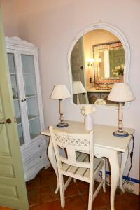 a dressing table with two lamps and a mirror at Hacienda de Orán in Utrera