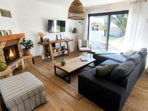 a living room with a couch and a fireplace at Le cocon de Jules et Chloé in Cléder