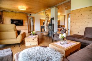 a living room filled with furniture and a fireplace at 5 Sterne Holzchalet Dienberger Hof in Untergriesbach