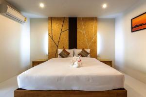 Postel nebo postele na pokoji v ubytování JS Residence Krabi