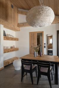 a dining room with a table and chairs at Le Chalet Remy in Saint-Gervais-les-Bains