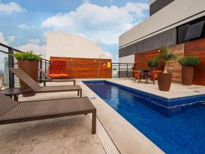 a swimming pool on the roof of a building at Flats no coração de Belém in Belém