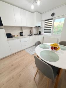 a kitchen with a table with fruit on it at Urban Central Hub in Giurgiu