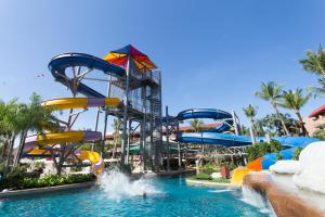 Bazén v ubytování Phuket Orchid Resort and Spa nebo v jeho okolí