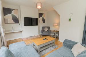 a living room with a couch and a coffee table at Woodington House in Birmingham +18 photos