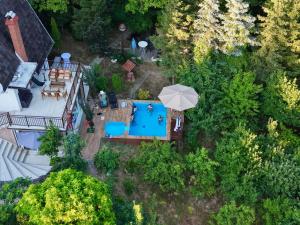 an overhead view of a house with a pool and an umbrella at Forest Oasis Slatina in Slatina Varoš +26 photos