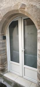an arched door in a stone building at Le Ventoux - Studio Climatisé - Provence in Aubignan