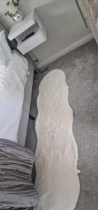 a pile of snow on the floor next to a bed at The Dorking Hideaway B&B in Dorking
